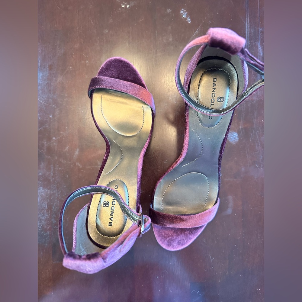 Bandolino velvet kitten heels